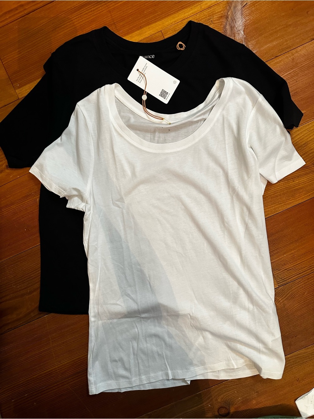 2 -piece bundle of size small and women’Cotton Modal scoop neck Tee/white/black